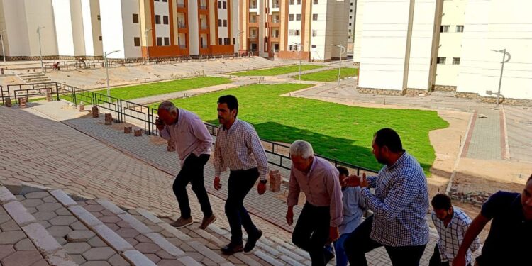 وزير الإسكان يتابع موقف تنفيذ عددٍ من المشروعات السكنية والخدمات الملحقة بها بمدينة العبور الجديدة