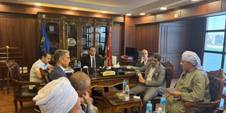 الغرفة التجارية بسوهاج تبحث مشكلات أصحاب المخابز بحضور قيادات التموين