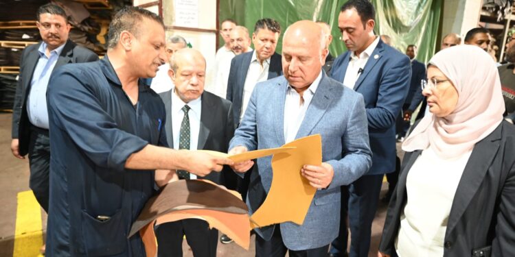 وزير الصناعة يفتتح مصنع لإنتاج الزجاج الهندسي ويضع حجر الأساس لمصنع جديد لإنتاج ثلاجات وديب فريزر بمجموعة شركات العربي