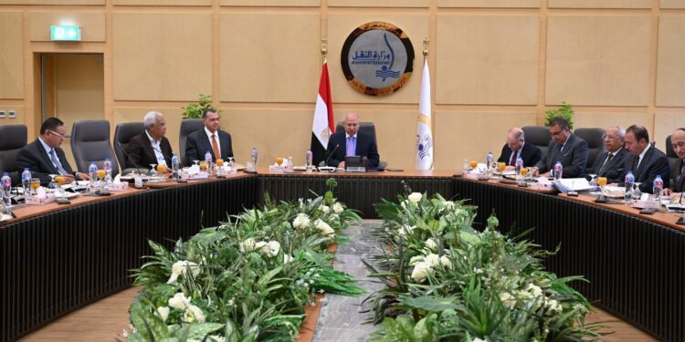 وزير الصناعة والنقل يترأس الجمعية العامة العادية للشركة القابضة للنقل البحري والبري عن العام المالي 2025/2026