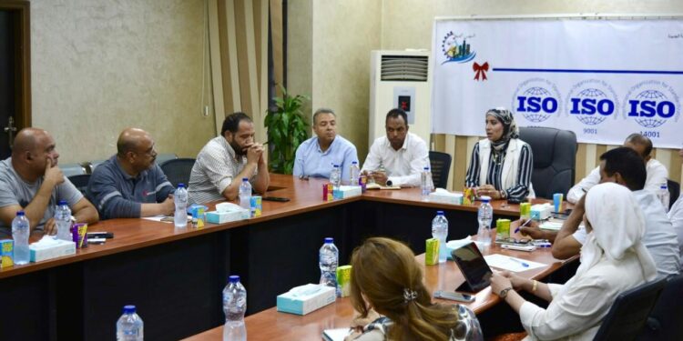 تنفيذاً لتوجيهات وزير الإسكان: مسئولو جهاز مدينة السويس الجديدة يستقبلون مستثمري الحي الصناعي لمناقشة أبرز التحديات