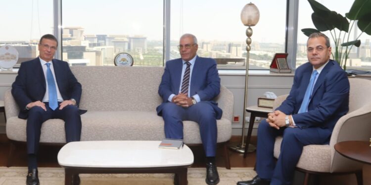 وزير الزراعة يستقبل السفير المصري الجديد في رومانيا ومولدوفا لبحث تعزيز التعاون الزراعي