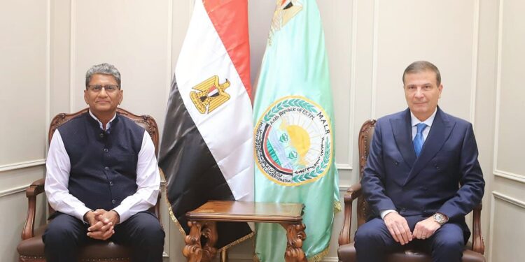 وزير الزراعة يبحث مع السفير الهندي الجديد بالقاهرة تعزيز التعاون الزراعي المشترك