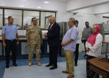 «بحوث الصحراء» و «الفنية العسكرية» يناقشان المراحل النهائية لتدشين قاعدة علمية لتحلية المياه عبر شبكة الإنترنت