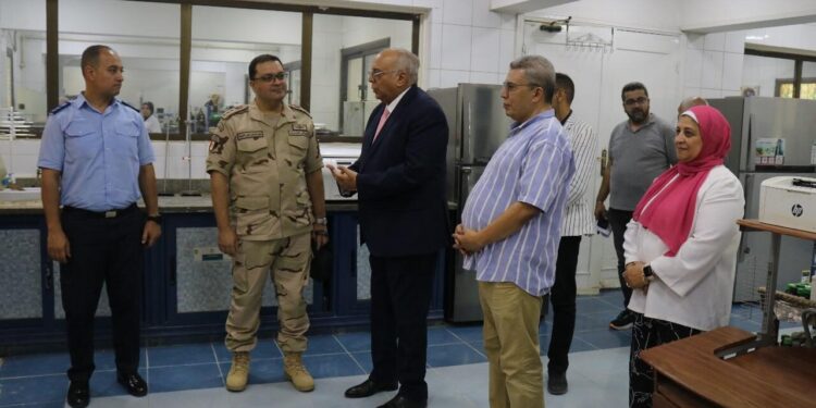 «بحوث الصحراء» و «الفنية العسكرية» يناقشان المراحل النهائية لتدشين قاعدة علمية لتحلية المياه عبر شبكة الإنترنت