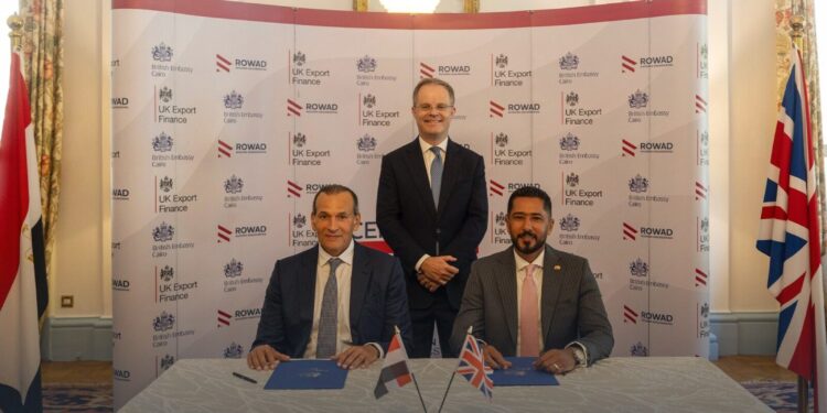 في إطار دفع عجلة التنمية وتعزيز التعاون الدولي: بروتوكول تعاون بين «رواد الهندسة الحديثة» وهيئة تمويل الصادرات البريطانية