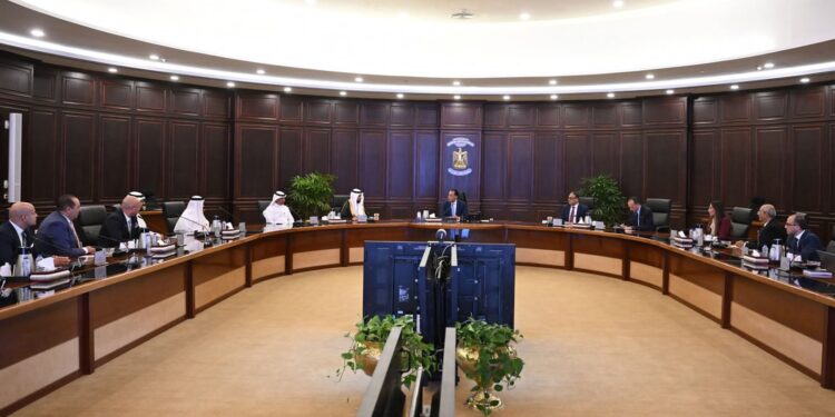 لاستعراض خطط المجموعة للاستثمار في مصر:رئيس الوزراء يلتقي رئيس مجلس إدارة مجموعة «سمو القابضة» السعودية