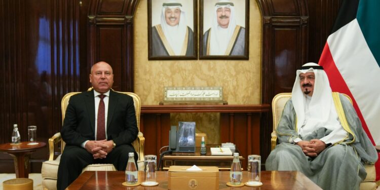رئيس مجلس الوزراء الكويتي يستقبل وزير الصناعة المصرى لبحث تدعيم التعاون المشترك