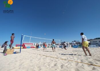 انطلاق فعاليات بطولة كرة الطائرة الشاطئية بمارينا