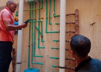 حملات لفصل وصلات المياه الخلسة وتحصيل المتأخرات بمدينتي النوبارية الجديدة والسادات