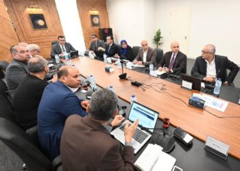 وزير الإسكان يعقد اجتماعا مع مسئولي شركة «سيتي إيدج» لاستعراض خططها التسويقية لبعض مشروعات هيئة المجتمعات العمرانية الجديدة