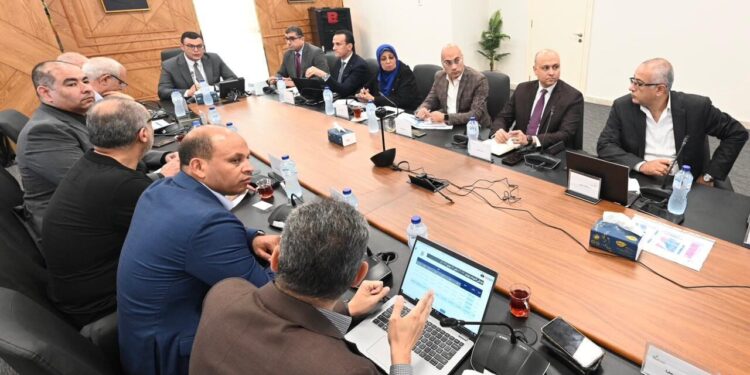 وزير الإسكان يعقد اجتماعا مع مسئولي شركة «سيتي إيدج» لاستعراض خططها التسويقية لبعض مشروعات هيئة المجتمعات العمرانية الجديدة