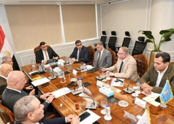 وزير الإسكان يلتقي رئيس مجلس إدارة الشركة الوطنية للمقاولات لمتابعة موقف عدد من المشروعات المشتركة