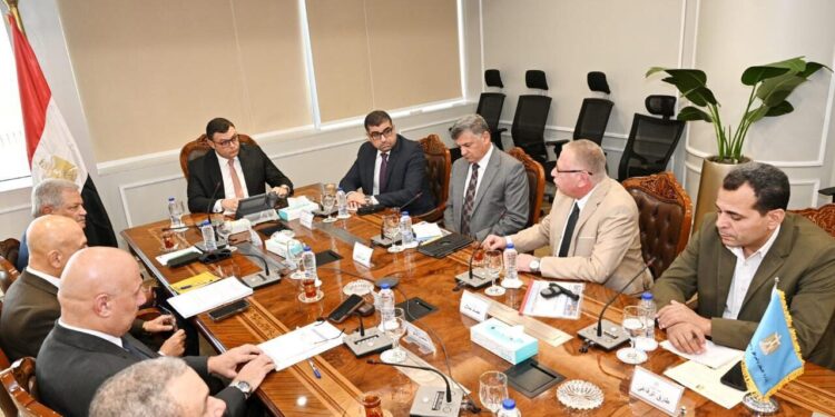 وزير الإسكان يلتقي رئيس مجلس إدارة الشركة الوطنية للمقاولات لمتابعة موقف عدد من المشروعات المشتركة