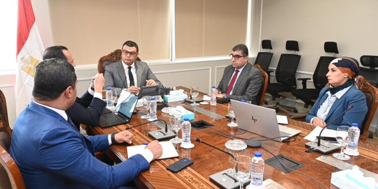 وزير الإسكان يُتابع موقف الاستراتيجية الوطنية للعمران الأخضر والمستدام
