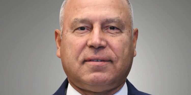 وزير الصناعة يوافق علي اعتماد مصلحة الكفاية الإنتاجية لنتيجة الدبلوم الفني «فوق المتوسط» لطلاب مركز التكنولوجيا المتميز للعام التدريبي 2024 – 2025