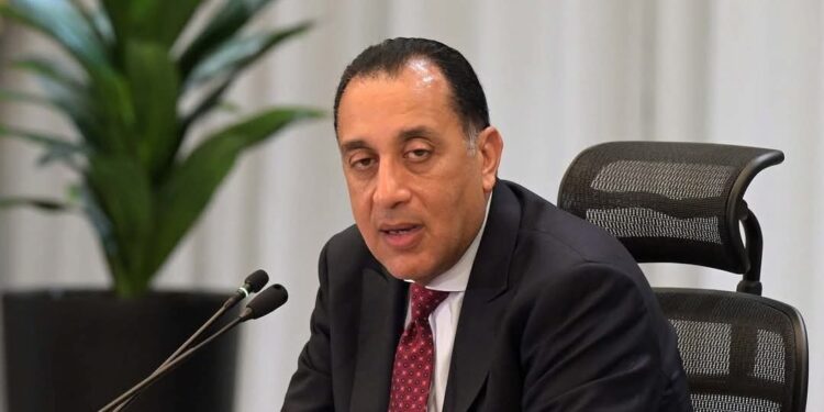 رئيس الوزراء يتابع جهود منظومة الشكاوى الحكومية ويشيد بجهودها ويوجه بتعزيز آليات الاستجابة السريعة للمواطنين