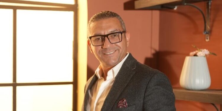 ساهر مجدي رئيس القطاع التجارى بشركة رويال: السوق العقاري يظهر مؤشرات إيجابية الربع الحالى .. و«مونارك» يجسد تجربه استثمار مثالية بشرق القاهرة