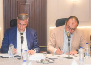 وزير قطاع الأعمال العام ومحافظ الإسكندرية يوقعان بروتوكولًا لتوريد 120 أتوبيس غاز طبيعي من إنتاج «النصر للسيارات» لدعم النقل الجماعي بالمحافظة