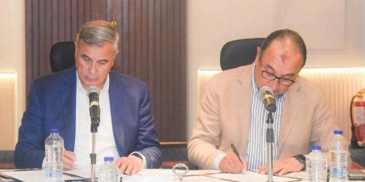 وزير قطاع الأعمال العام ومحافظ الإسكندرية يوقعان بروتوكولًا لتوريد 120 أتوبيس غاز طبيعي من إنتاج «النصر للسيارات» لدعم النقل الجماعي بالمحافظة