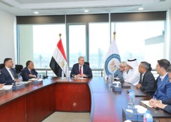 البترول يبحث مع شركات عالمية ومحلية آليات تنفيذ مشروع المسح الجوي لتحديث قاعدة بيانات الثروات التعدينية بمصر