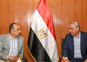 في مستهل زيارته لشركة طنطا للكتان والزيوت.. وزير قطاع الأعمال العام يلتقي محافظ الغربية وأعضاء مجلس النواب