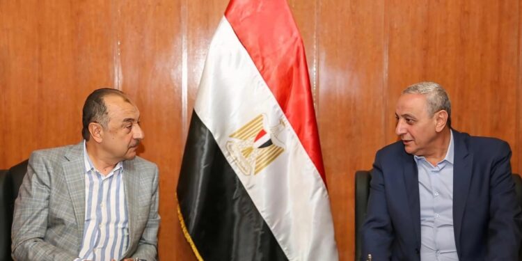 في مستهل زيارته لشركة طنطا للكتان والزيوت.. وزير قطاع الأعمال العام يلتقي محافظ الغربية وأعضاء مجلس النواب