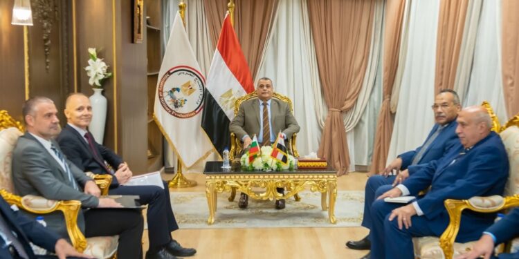 وزير الدولة للإنتاج الحربي يناقش مع سفير بلغاريا بالقاهرة سبل تعزيز التعاون المشترك
