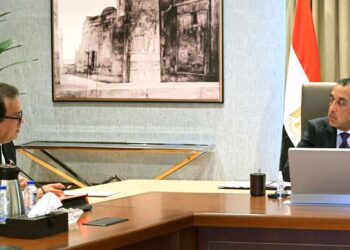 رئيس الوزراء يتابع موقف توافر الأدوية والمستلزمات الطبية .. ويوجه بسرعة سداد الجهات الحكومية لمختلف المديونيات المستحقة للهيئة المصرية للشراء الموحد