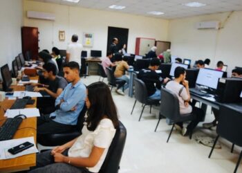 «تطوير التعليم بالوزراء» يُدشن أول تجربة للروبوتات في إرشاد الطلاب باختبارات القبول بمعهد الكوزن المصري الياباني