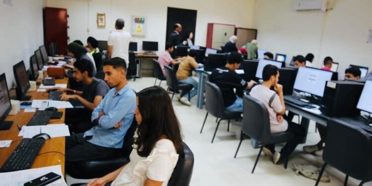 «تطوير التعليم بالوزراء» يُدشن أول تجربة للروبوتات في إرشاد الطلاب باختبارات القبول بمعهد الكوزن المصري الياباني