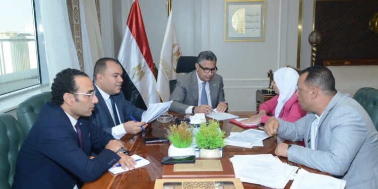 وزير التموين والتجارة الداخلية يلتقي بعدد من السادة أعضاء مجلسي النواب والشيوخ