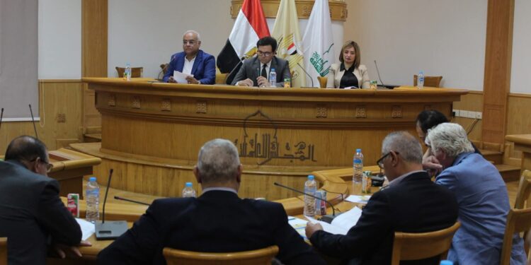 وزير الثقافة يترأس الجمعية العمومية للشركة القابضة للاستثمار في المجالات الثقافية والسينمائية.. ويستعرض جهود التطوير واستثمار الموارد والحفاظ على الأصول