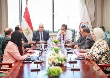 نائب رئيس مجلس الوزراء ووزير الصحة والسكان يناقش مع وزير التعليم العالي والبحث العلمي تعزيز التعاون في مجال البحث العلمي لعلاج الأورام السرطانية