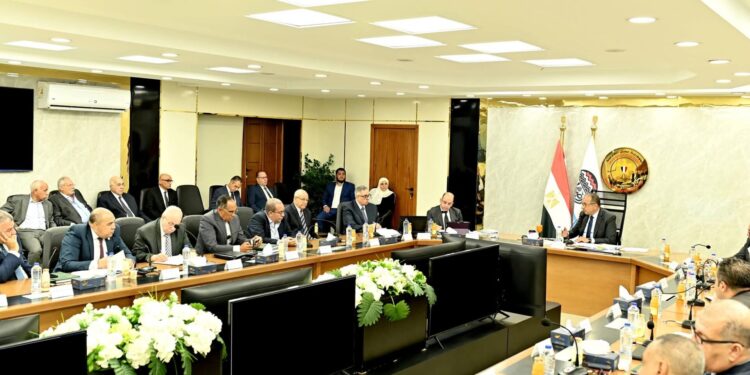 وزير قطاع الأعمال: 33.4 مليار جنيه إيرادات مستهدفة للقابضة للتشييد.. وصافي ربح متوقع 4.7 مليار جنيه