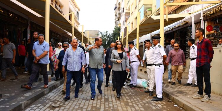 وزيرة التنمية المحلية تتفقد أعمال تنفيذ المرحلة الأولى من تطوير سوق العتبة بالقاهرة بتكلفة 38 مليون جنيه من الخطة الاستثمارية للوزارة