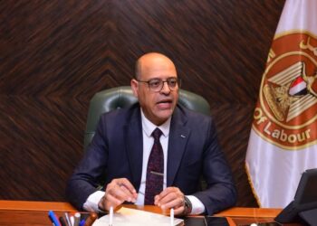 وزير العمل يُقرر إلغاء وإيقاف نشاط 4 شركات إلحاق عمالة بالخارج لمخالفتهم أحكام القانون خلال شهر واحد