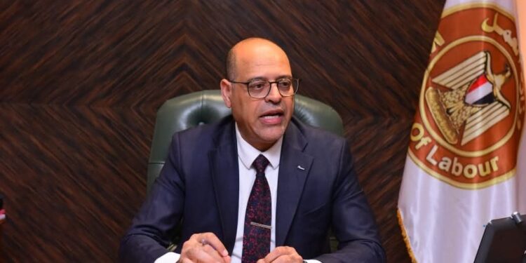 وزير العمل يُقرر إلغاء وإيقاف نشاط 4 شركات إلحاق عمالة بالخارج لمخالفتهم أحكام القانون خلال شهر واحد