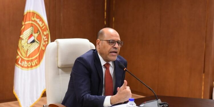  بالأسماء .. وزارة العمل تناشد المستحقين للمعاشات التقاعدية العراقية بالتوجه إلى «مصرف الرافدين» و «الوزارة» للحصول على مستحقاتهم خلال الأسبوع المقبل