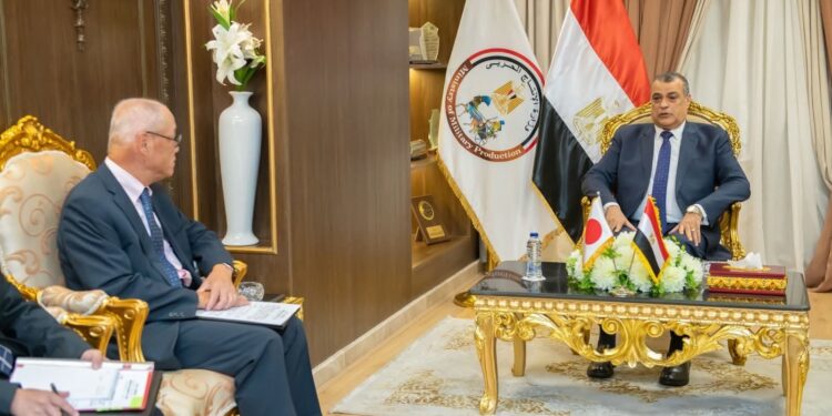 وزير الدولة للإنتاج الحربي يستقبل السفير الياباني بالقاهرة لبحث أوجه التعاون المشترك في مجالات التصنيع المختلفة