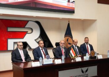 رئيس الرقابة المالية يلتقي قيادات وأعضاء الهيئة عقب قرار فخامة الرئيس السيسي بالتجديد له