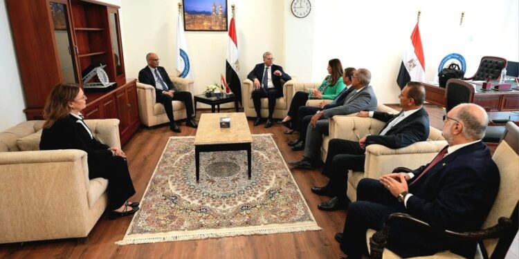 وزير البترول يشهد توقيع اتفاق مبادئ لتمويل مشروع إنتاج الصودا آش ومشتقاتها بالعلمين الجديدة