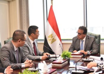 نائب الوزراء للصحة يبحث مع رئيس «هواوي» العالمية تعزيز التعاون في الذكاء الاصطناعي والتحول الرقمي