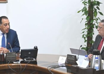 رئيس الوزراء يتابع مع «رئيس اقتصادية المثلث الذهبي» عدداً من ملفات العمل