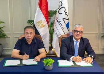 باستثمارات 22,6 مليون دولار.. رئيس اقتصادية قناة السويس يوقع عقد إنشاء مصنع تشانجتشو رامادا- Changzhou RAMADA لصناعة المنسوجات بالقنطرة غرب