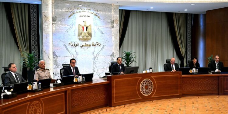 رئيس الوزراء يوجه الوزراء المعنيين بتكثيف الجهود لتنفيذ الوثائق التي تم توقيعها بين مصر والأردن وترجمتها إلى خطط وبرامج على الأرض سعياً لتوطيد أطر التعاون بين البلدين