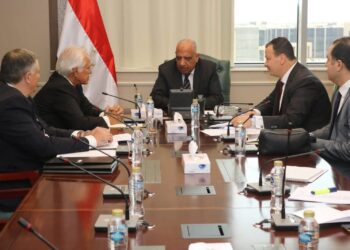وزير الكهرباء يلتقي رئيس مجموعة «كوبولوزيس اليونانية» لبحث مستجدات تنفيذ مشروع الربط الكهربائي بين مصر واليونان