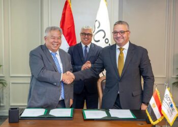 باستثمارات 85 مليون دولار أمريكي..  رئيس اقتصادية قناة السويس يوقع مشروع «جيانغسو زيونج» الصينية لإنتاج الأرضيات وألواح الجدران بالمنطقة الصناعية بالسخنة