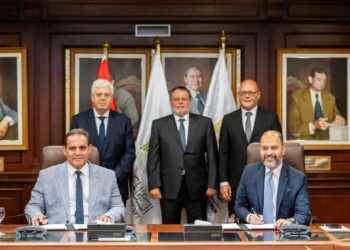 محافظ البنك المركزي ووزير التعليم العالي يشهدان مراسم توقيع اتفاقيتي شراكة بين المعهد المصرفي وجامعتي القاهرة وسوهاج في إطار برنامج شهادة البكالوريوس في العلوم المصرفية