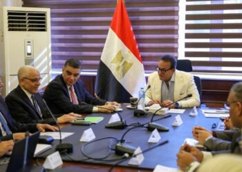 نائب مجلس الوزراء للصحة يستقبل رئيس هيئة الشراء الموحد وقيادات شركة جريفلز إيجيبت لبحث تعزيز التعاون وتوطين صناعة مشتقات البلازما